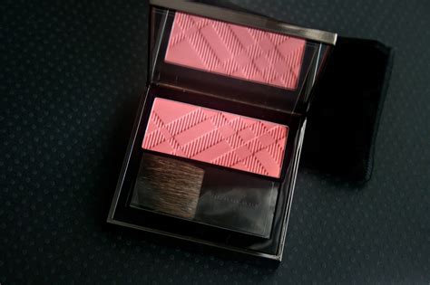 Swatches: Burberry Light Glow Natural Blush 